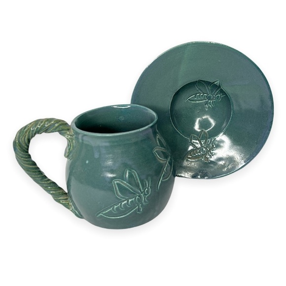 Hand Thrown Stoneware Glazed Pottery Mug and Saucer Bee Carved Artist Signed - Picture 2 of 4